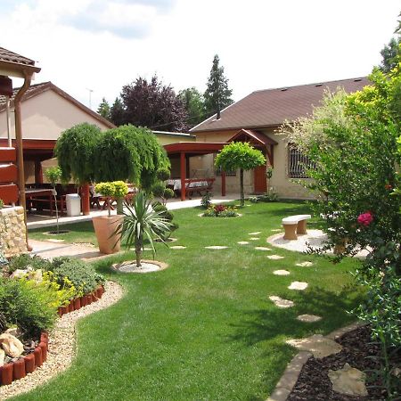 Szegfu Apartman Villa Hajdúszoboszló Buitenkant foto