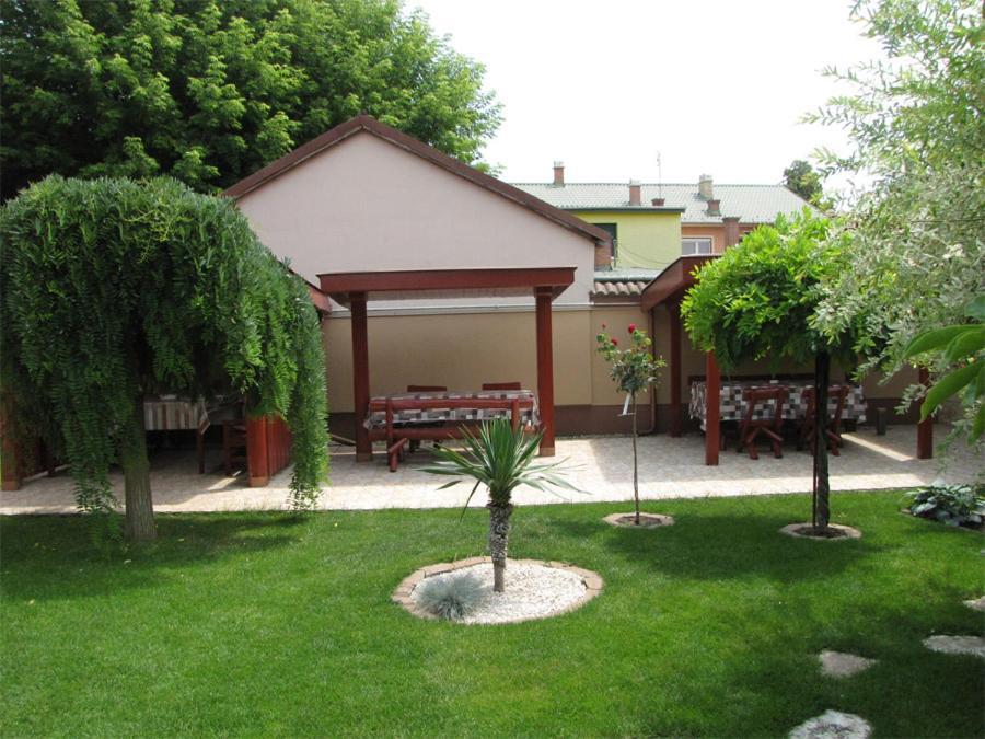 Szegfu Apartman Villa Hajdúszoboszló Buitenkant foto