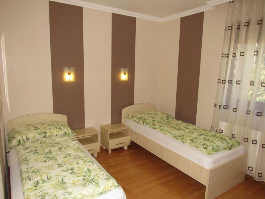Szegfu Apartman Villa Hajdúszoboszló Buitenkant foto